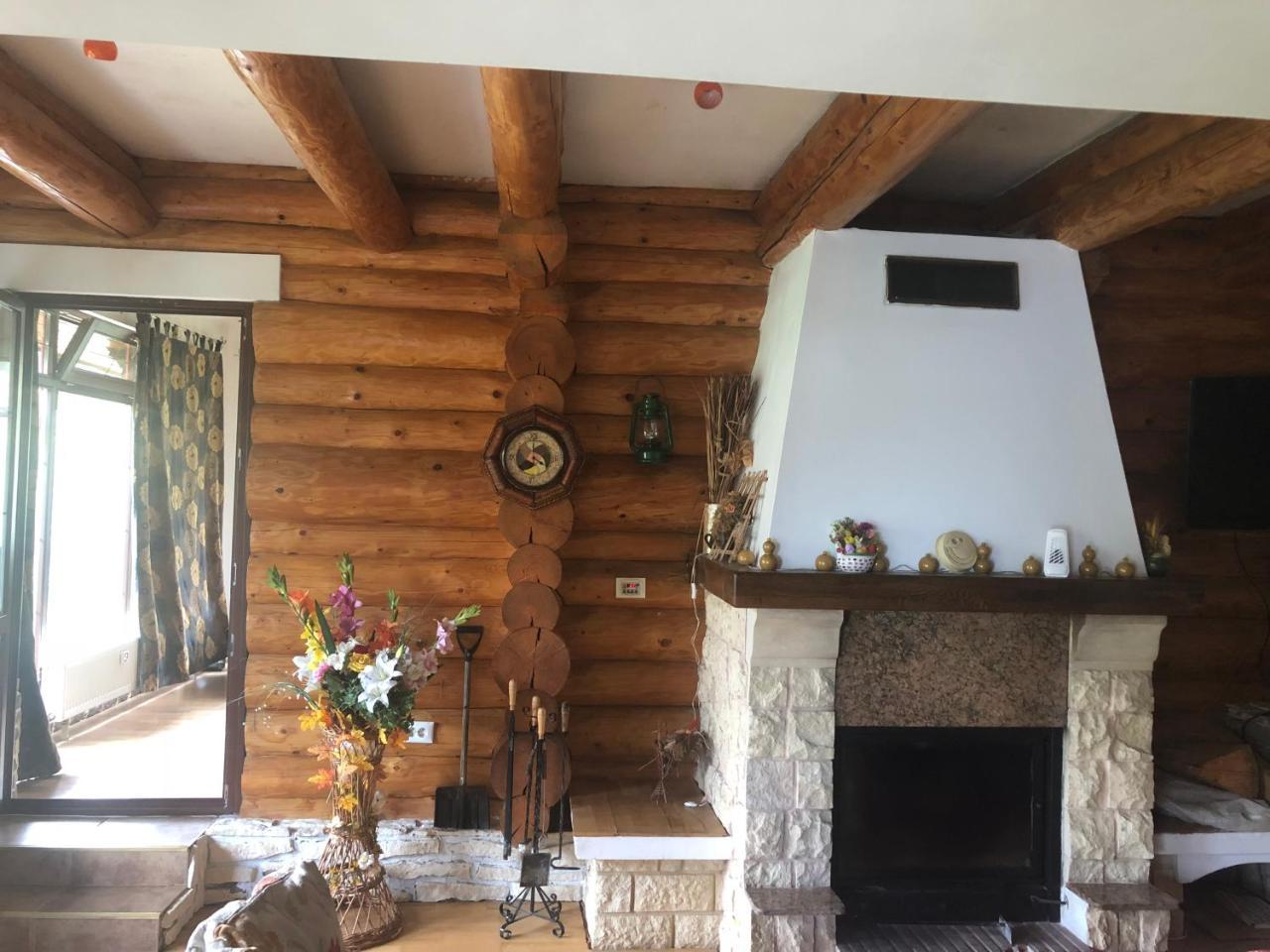 Hot Tub Chalet Retreat Villa Braşov Buitenkant foto