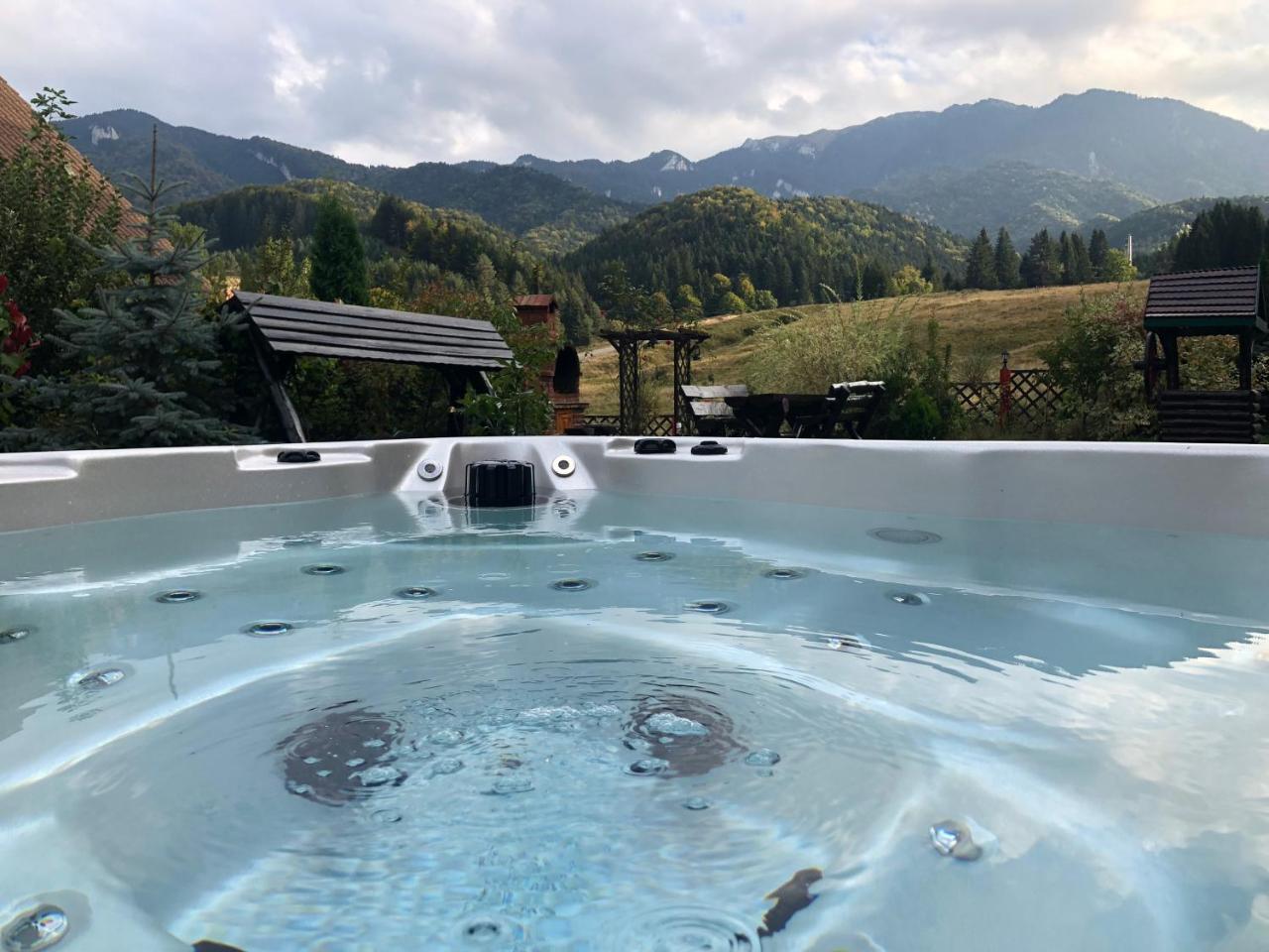 Hot Tub Chalet Retreat Villa Braşov Buitenkant foto