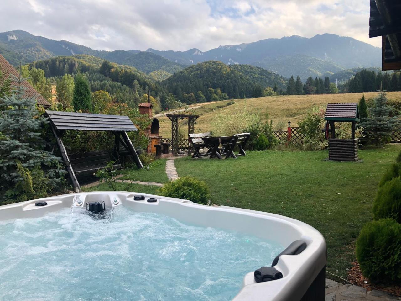 Hot Tub Chalet Retreat Villa Braşov Buitenkant foto